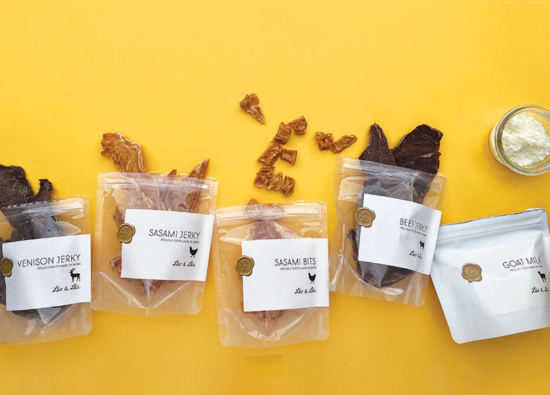 国産、無添加のおやつ。鶏肉、牛肉、鹿のジャーキーや、ヤギミルク